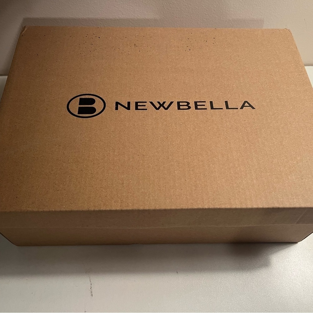 NIB NEWBELLA White Satin Pointed Toe Stiletto Heels w/ Bow Size 9 - Picture 8 of 9